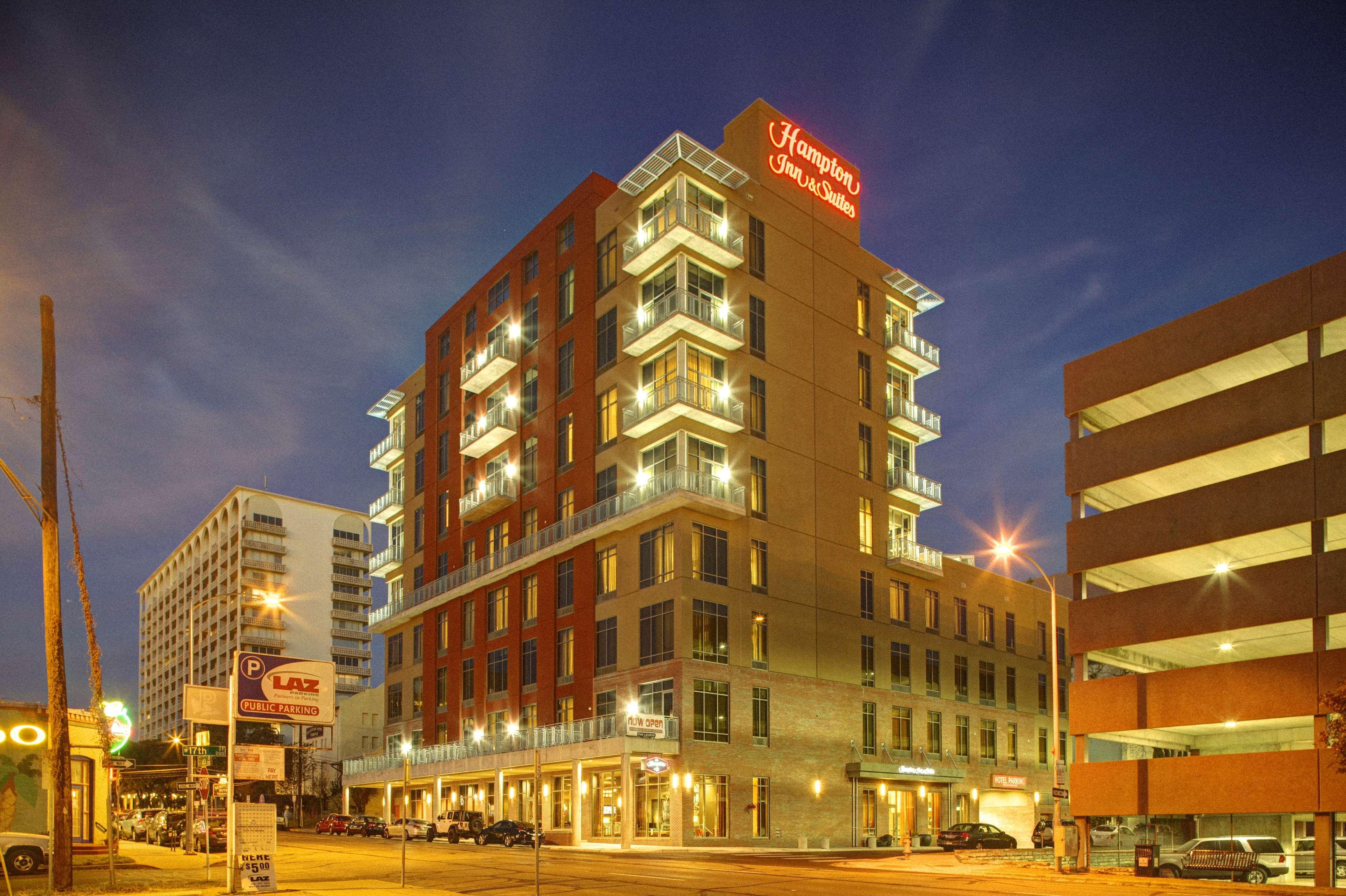 Hampton Inn And Suites Austin University Capitol Exterior foto